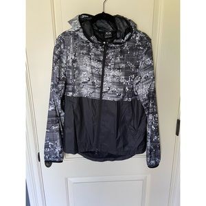 Woman’s Oakley Wind Breaker Jacket